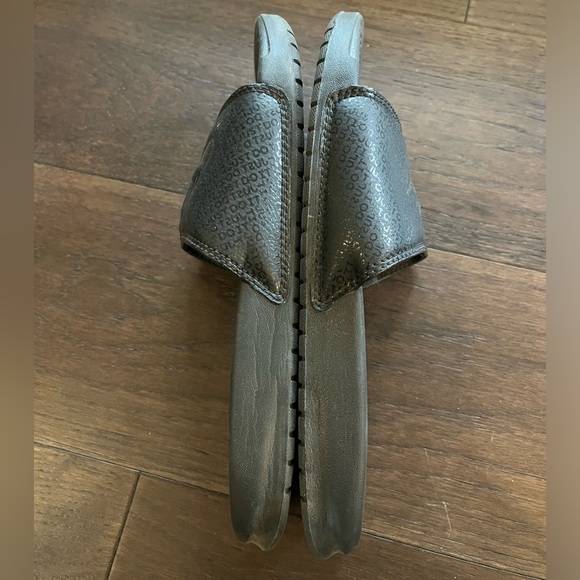 Nike | Slides - Picture 8 of 10